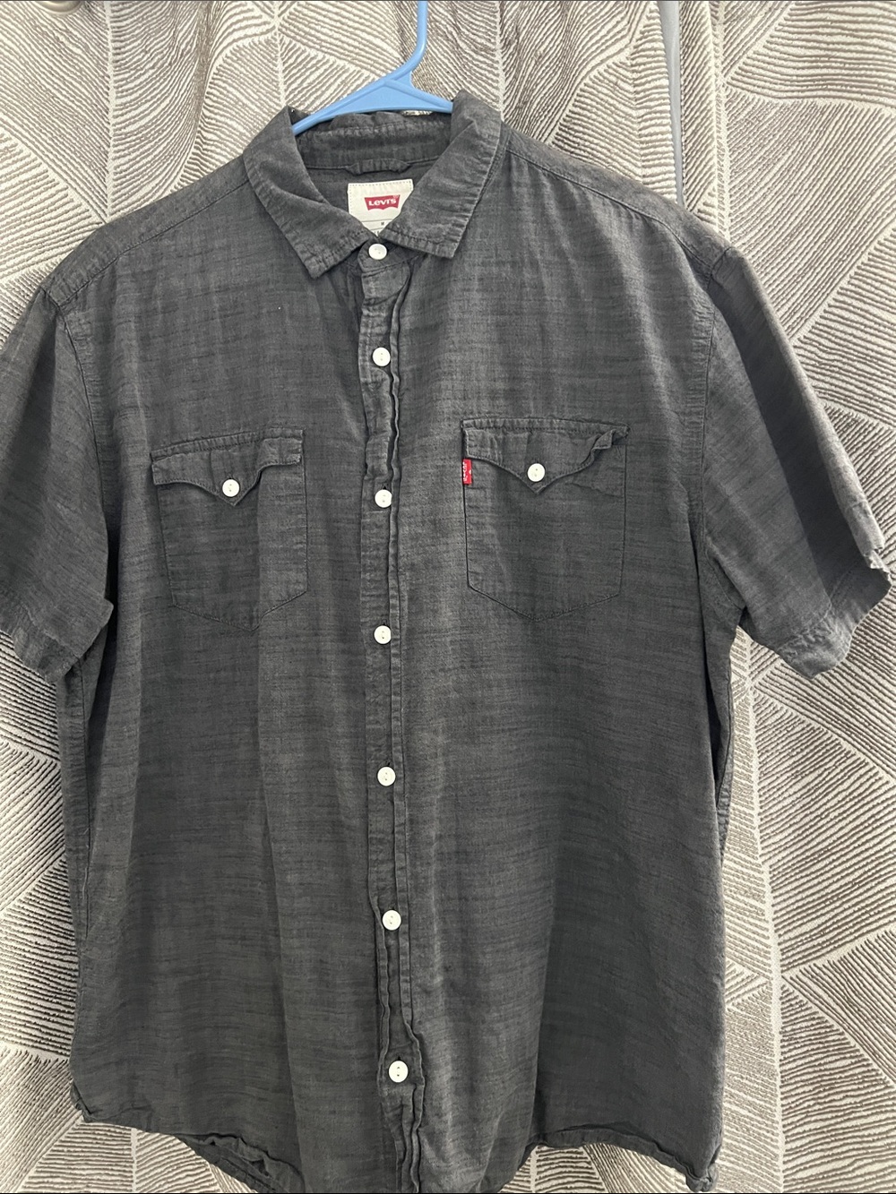 Levi's Men's Short-Sleeve Button-Down Shirt in Dark Gray